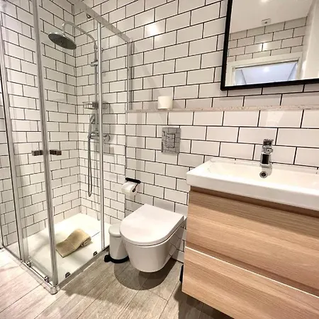 Campus 121 Apartment *
